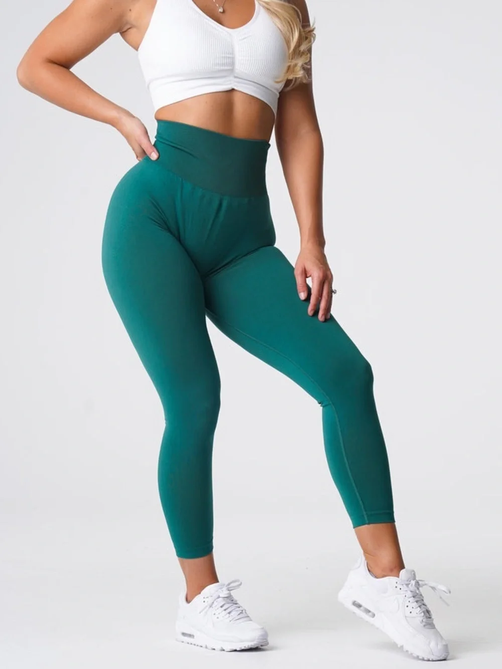 NVGTN Solid Seamless Leggings In Emerald